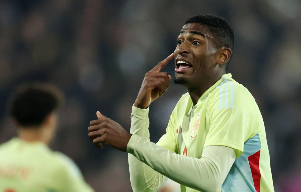 iên đoàn Bóng đá Colombia Cristhian Mosquera thuyết phục Cristhian Mosquera khoác áo ĐTQG nước này để có cơ hội tham dự World Cup 2026