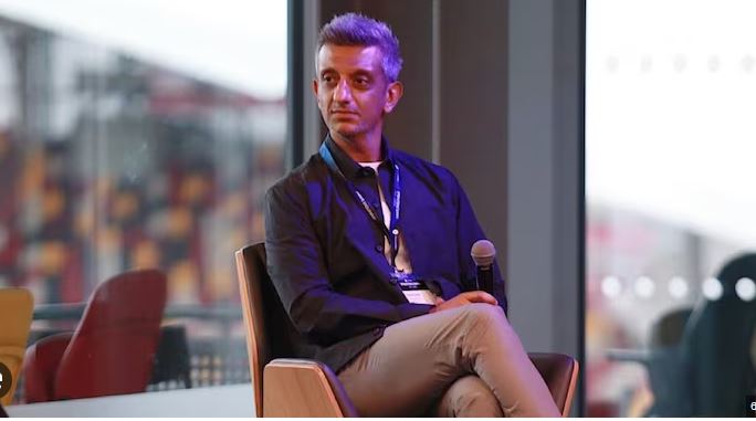 Collette Roche chuyển sự tập trung sang kế hoạch xây dựng sân vận động mới của MU